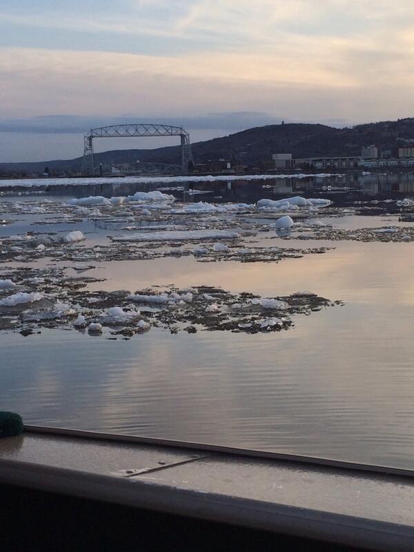 wifed_first's tweet image. Ice on fishing opener @Minnesota_Probs #LakeSuperior #Duluth #NorthShore