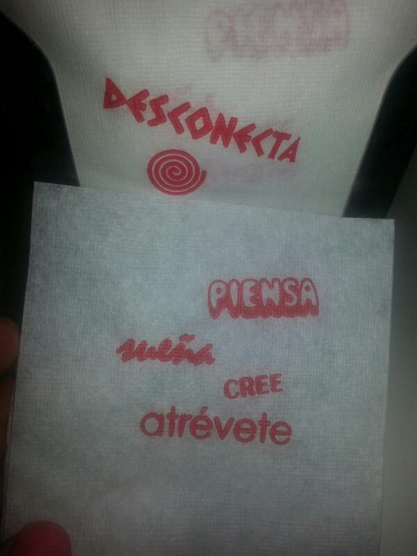 mariate_231's tweet photo. Curioso lo que me dicen las servilletas justo el dia de hoy!!! http://t.co/6KwGoCF7Vf
