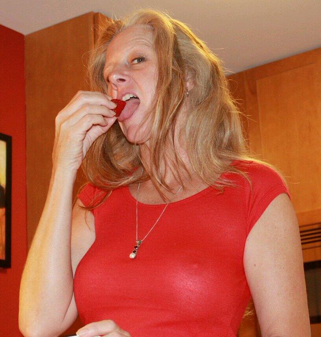 Okay ladies. ..have you ever worn a top and not realized it was not hiding the goods? http://t.co/NA