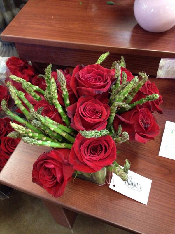 901to906's tweet image. For the Mom that has everything.. Try the edible bouquet from Kroger! WTF??#KROGERPROBLEMS #fail