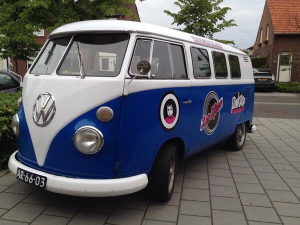 Rinzopanthers's tweet photo. Vergeet Volendam. Het epicentrum van de NL popmuziek ligt in #Roggel. Topmuzikanten vanmiddag bij @PoppodiumSJOR http://t.co/0akW9zHdZK