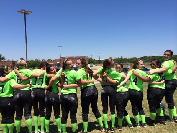 DKiyle's tweet photo. The family<3 @AverieRose99 http://t.co/26CQKfkcVt