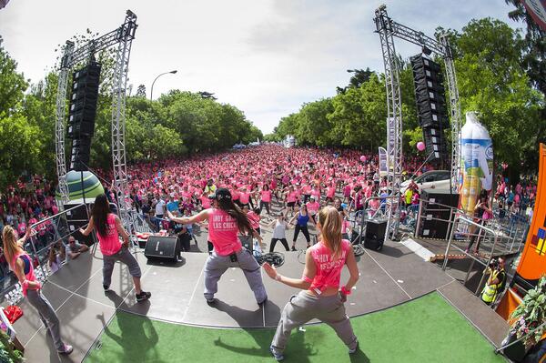 oxigenosport's tweet photo. "@CarreraMujer: Foto festival de aeróbic @FEDAMadrid en la #CarreraMujer de Madrid 2014 http://t.co/EK72BlW7jt" INCREIBLE!!