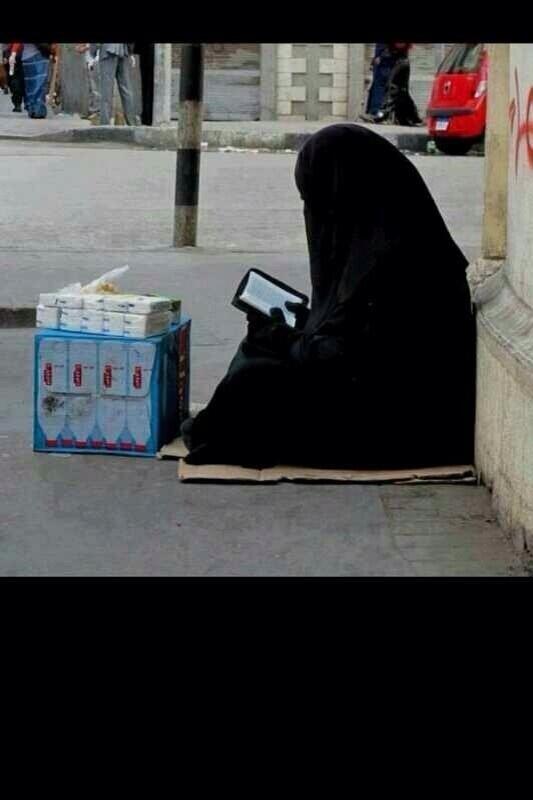alasheg36's tweet photo. لو كانت راقصه او مغنيه كان حصلت الف ريتويت كم من ريتويت تستحق هذهي المرأة ،

" http://t.co/F8SecxPNgg"

ماجمل هذه الصوره عندما تتجسد في ذكره