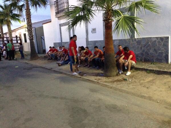 DiscoDiscosamba's tweet photo. La marea roja http://t.co/JER4lvyZkd