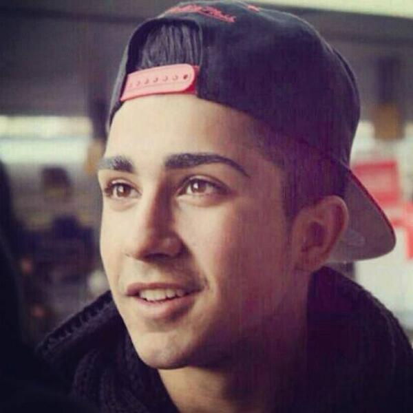 KurdischeS's tweet photo. Kurde <3 http://t.co/pHH8882LCb