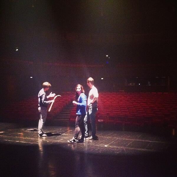 On répète en ce moment à la Comédie de Reims ! À DEMAIN !