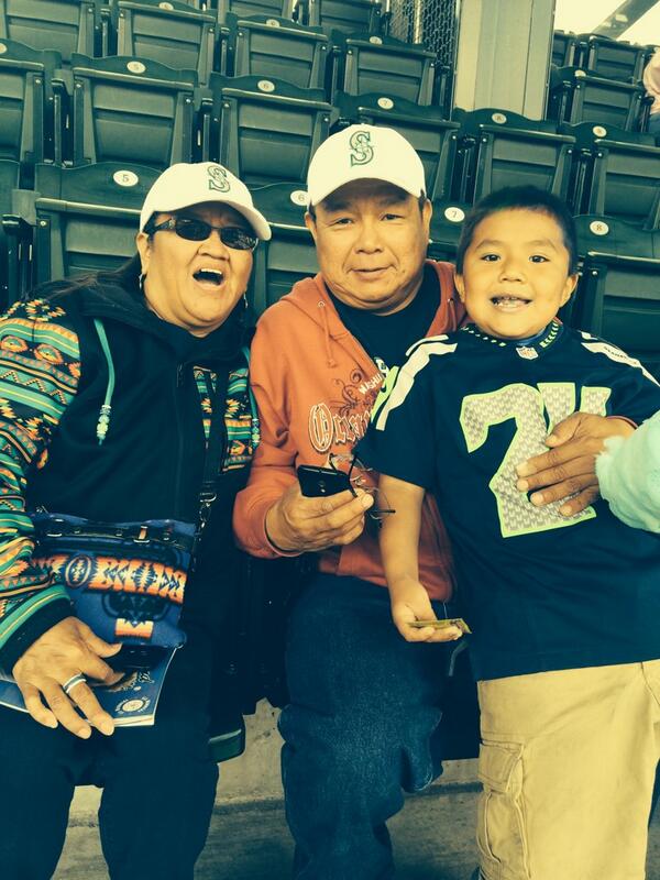 nativegirl537's tweet photo. Happy Mother's Day grandma #MarinersMom go #Mariners http://t.co/A4ixdeBwXi