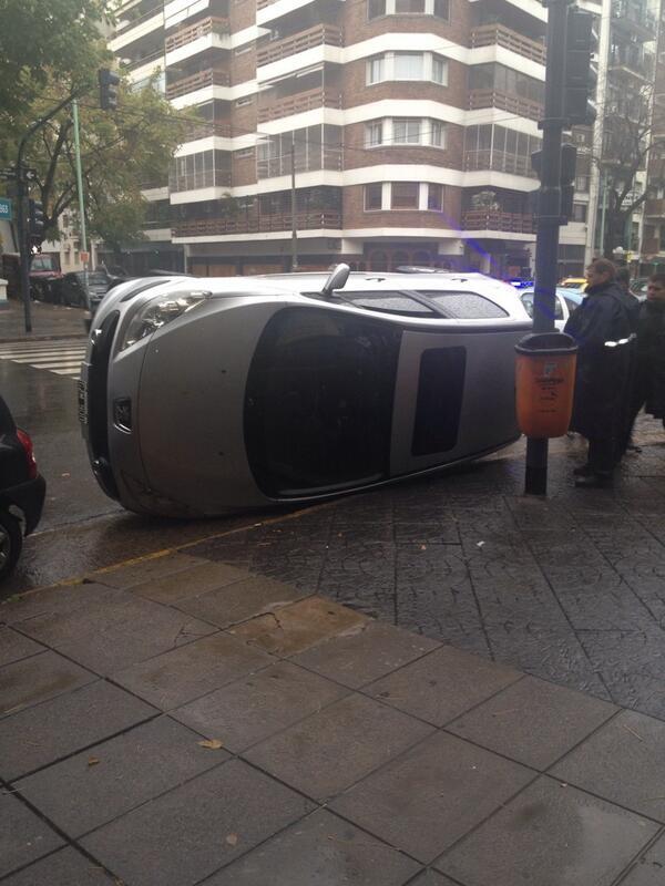 ClubAtleticoBar's tweet image. El guardavallas fallo en la parte de estacionamiento de la evaluacion tecnica. Estacionar no seria su fuerte.