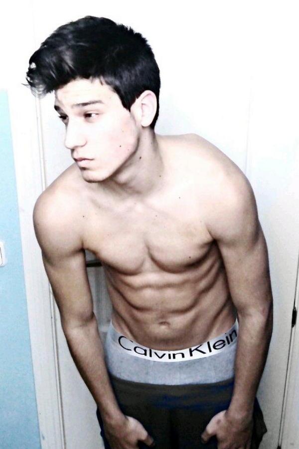 Alex_Gomeeez's tweet photo. Buenaas RT? :) http://t.co/B6RnkvqwCf