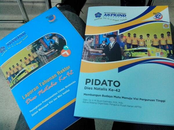 sama tapi tak serupa,, perhatikan fotonya, cuma di ganti posisi.. *eh #DiesNatalis #ISTAKPRIND #YK <a href="/ist_akprind/">IST AKPRIND YOGYA</a>
