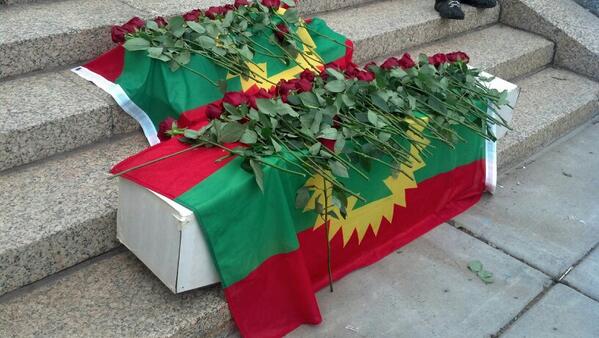 Taliila_Castro's tweet photo. Our redmeer Oromo church mother's dedicated their mother's day flowers to our fallen Oromo students  #OromoProtests http://t.co/3oKaxwCiia