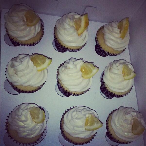 Gourmetlicious_'s tweet photo. Lemon cream chesse cupcakes #gourmetlicious http://t.co/8IzOzfdvRD