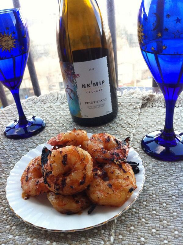 TrondFrantzen's tweet image. Dinner on the deck. Prawns from @OrcaFishCo, peanut sauce &amp;amp; habanero infused sea salt. And a wine that counts.