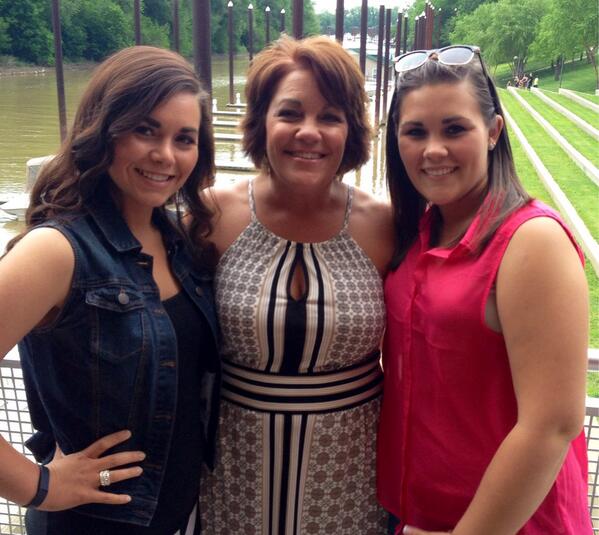 SheSweazyFarms's tweet photo. Love time with my girls! http://t.co/GWYOytOCca