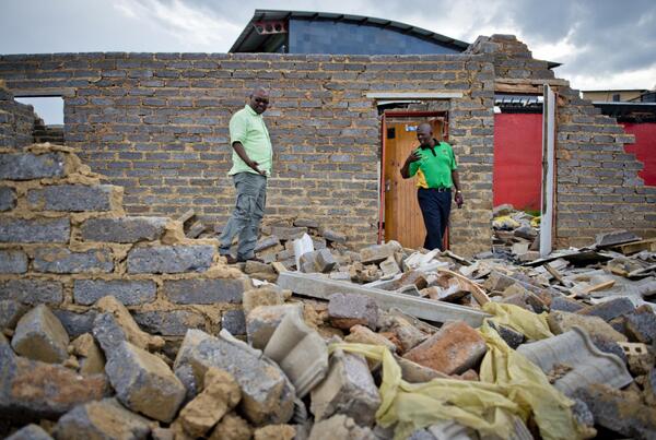 _MoCharles's tweet image. New houses for new dignity|
thenewage.co.za/125234-1008-53… @The_New_Age