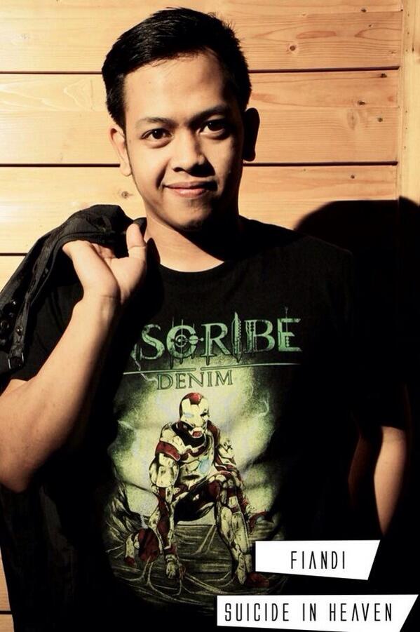 T-Shirt "Broken Iron" | IDR 149.900