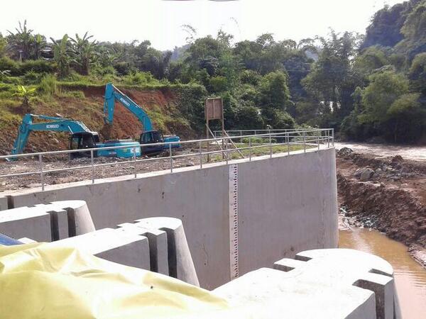 xtcrzm's tweet photo. Prepare to opening 'cover dam' http://t.co/eUuvdujhIM