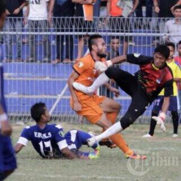 Ini namanya sepakbola dan olahraga? Tim gag ada prestasi, kipernya pembunuh lagi. <a href="/Psapofficial/">PSAP Sigli</a>