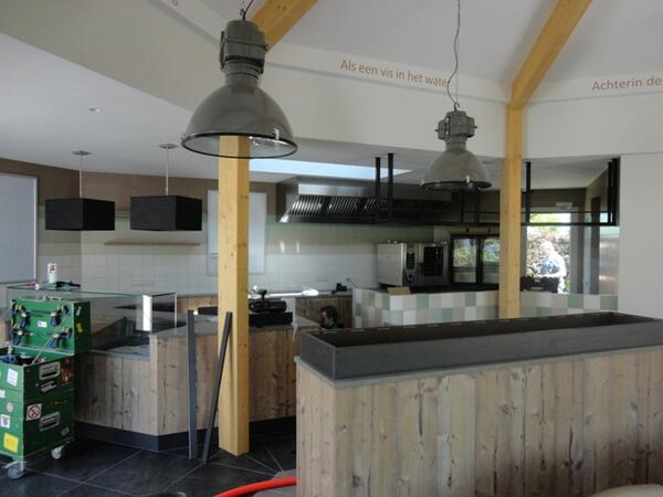 monteren op locatie bij <a href="/rijpelaal/">palingkopen.nl</a>, het schiet al lekker op!