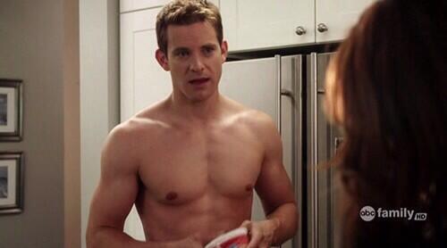 Pretty Little Liars on Twitter: "He may be evil, but here's a shirtless Darren Wilden for your #ManCrushMonday. #PLL http://t.co/nckWzJHjbK"