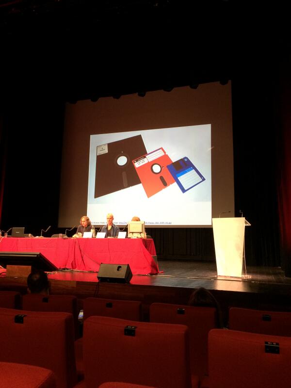 NT_polylogue's tweet image. Win your free floppy copy of the web with #commoncrawl :-) #iipcGA14