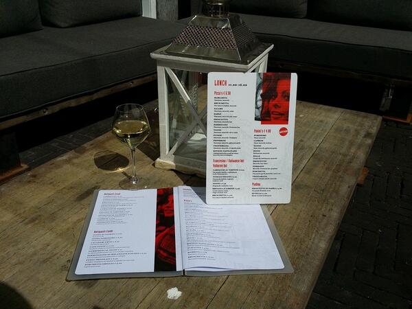 Weer een mooie zonnige dag voor de boeg! Ons terras staat heerlijk in de zon, tot straks!