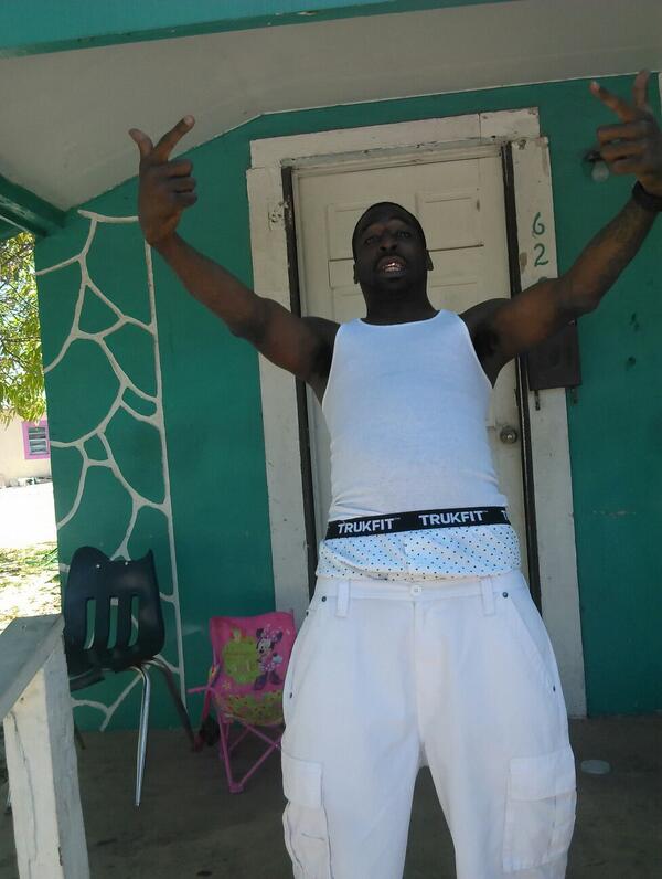 daringreen211's tweet photo. COMPOUND NIGGAZ OFF LOCK DOWN...E.A. E.A. http://t.co/YdGsFGkRP1
