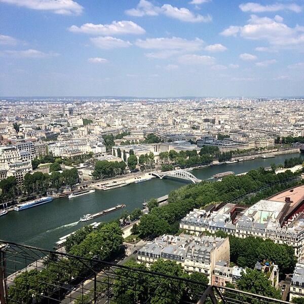 LiveRadio247's tweet image. r-js.com/1qOEWfF Goodmorning paris #eiffeltowerview by _linseyeisses