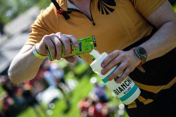 LondonRevs's tweet photo. Huge thanks @High5Nutrition for the energy products. With the hills &amp; heat, they were integral to the event #MLR14 http://t.co/4VTRkev2Ft
