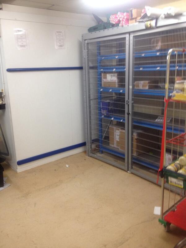 Mark_Westacott's tweet photo. @HowesNigel @Chriskilmore38 busy weekend = 10 cages of backstock gone! http://t.co/xr1YmvW0IP