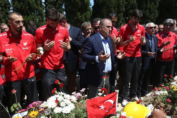 sporx's tweet photo. Kalpler Soma ile. http://t.co/dV7K9qRlsq