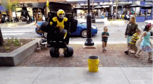 TheAnswerSAS's tweet photo. Artista callejero es un transformer!! (VIDEO)..[http://t.co/B687FAEv6Q] http://t.co/9GkIVUVFM9