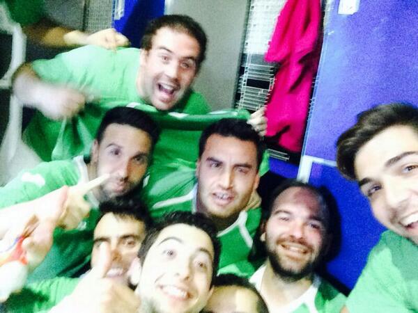 RULY44's tweet photo. @Sainux @AlfonsitoMartin @hectorhuertos @thymosouk_7 @edgar_lacaida @DaSousa10 @litico08 Selfie d esos o como se diga http://t.co/V0jRQs8ckj