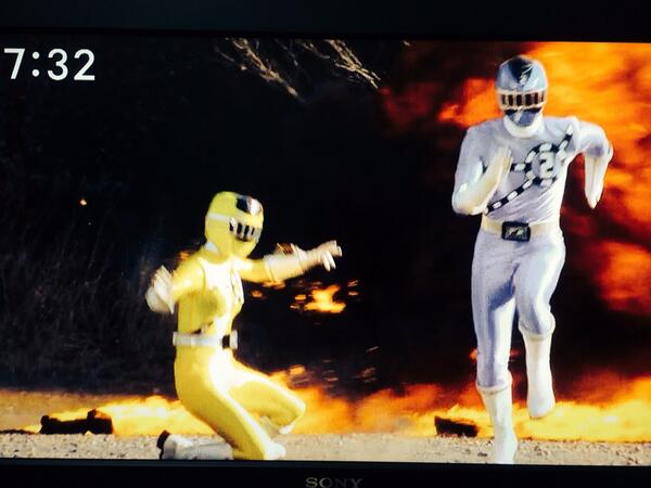 八木賢太郎 Twitter પર トッキュウジャーのオープニング 毎回転ぶ人が違うのだと気づいた つまり5バージョンあるのね 今週一番活躍するメンバーが転ぶのかな Http T Co Bta4e33xkp