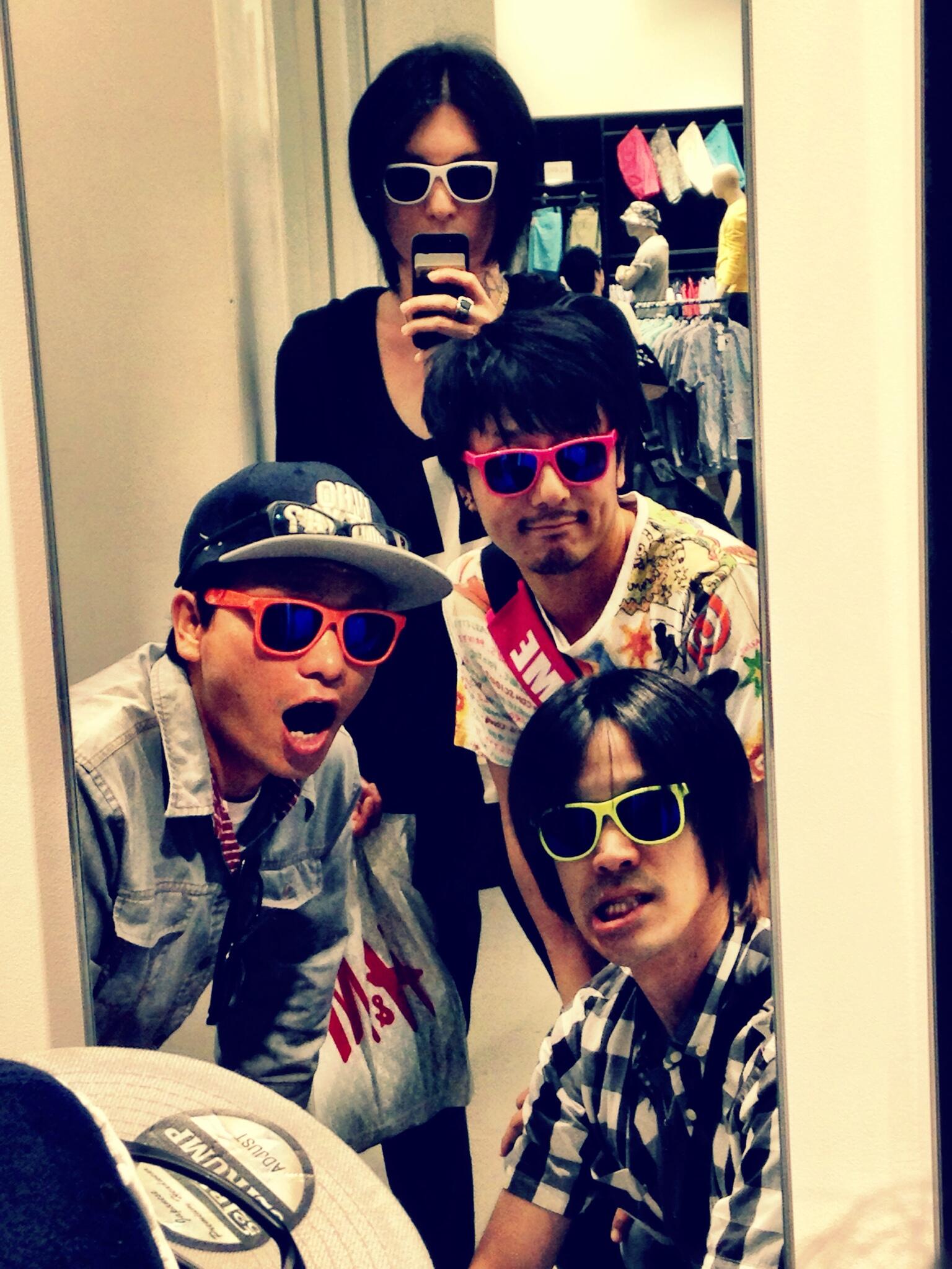 葉月 Hazuki みんなでお揃いのメガネ買ったし Http T Co Frd0v1nefw Twitter 葉月 Hazuki みんなでお揃いのメガネ買ったし Http T Co Frd0v1nefw Twitter