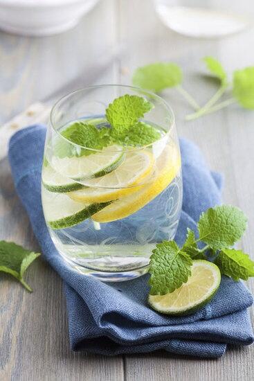Popijte čašu tople vode s limunom svako jutro i Vaš organizam će Vam biti zahvalan :) #lemonwater #health #healthy