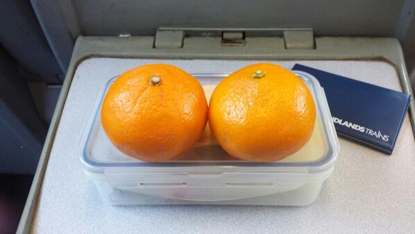 goddess_gourmet's tweet image. My lunch for today. Rice with Salad plus 2 Satsumas #thinkslim