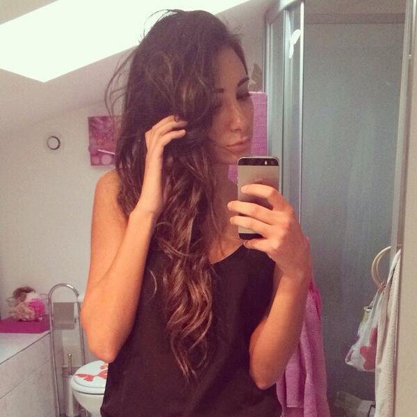 hamolaura's tweet photo. Comment tu veux que je mène une vie de rêve alors que je ne dors plus http://t.co/SfI6kwOrhv