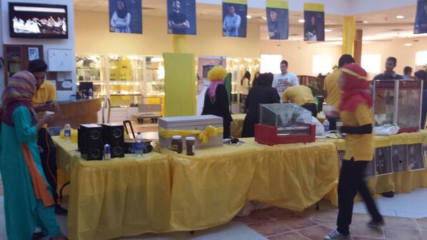enewsmcmsocial's tweet photo. RT @Aaya_Mohd: Drinks, hotdogs, popcorn and more! #TeamYellow has it all! #StudentCouncilElection  @enewsmcmsocial http://t.co/gmkpFtI6Ir