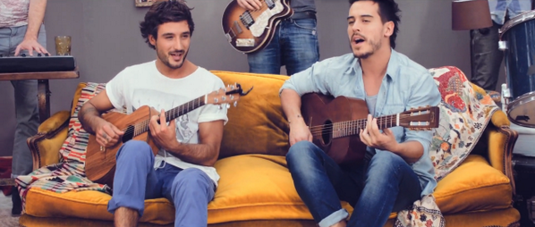 CapitolFR's tweet photo. Et hop, LE CLIP des @FreroDelavega #SweetDarling, c'est la journée : http://t.co/CHjxEvLkGL / cc @VEVOFrance http://t.co/JOv5IOlgYn