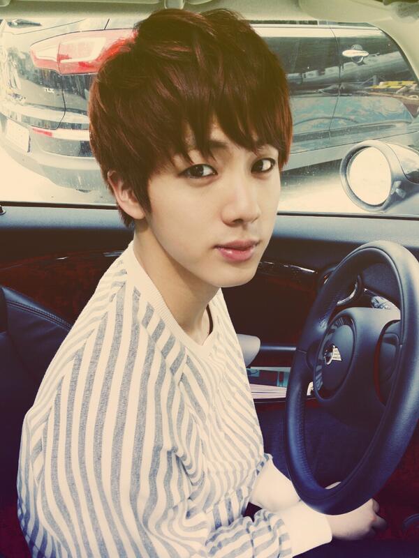 Машина джина бтс. Бтс за рулем машины. Машина тэхена бтс. Бтс хендай. Бтс хендай 2021.