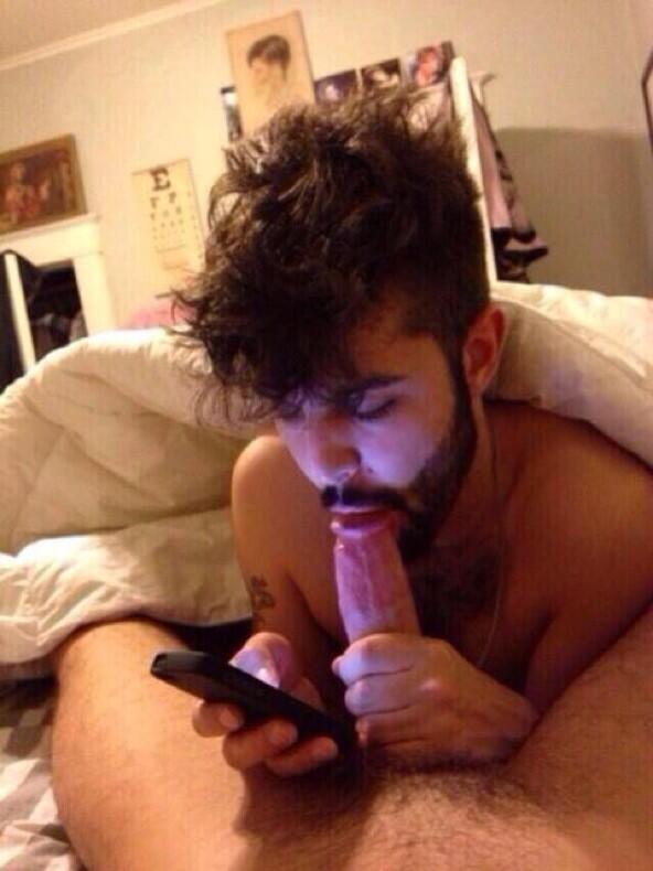 christianponse's tweet photo. Me sending a Snapchat. http://t.co/SG0WFf7EJ4
