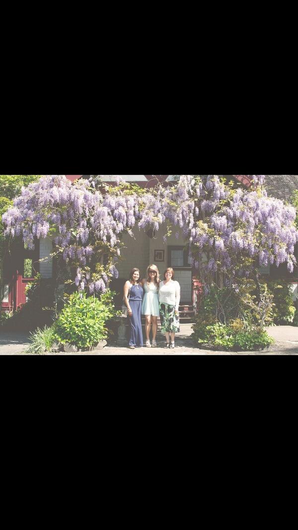 Sanee's tweet photo. Breakfast brunch buffet at the Quamichan inn with the mommies http://t.co/i559fSEBI2