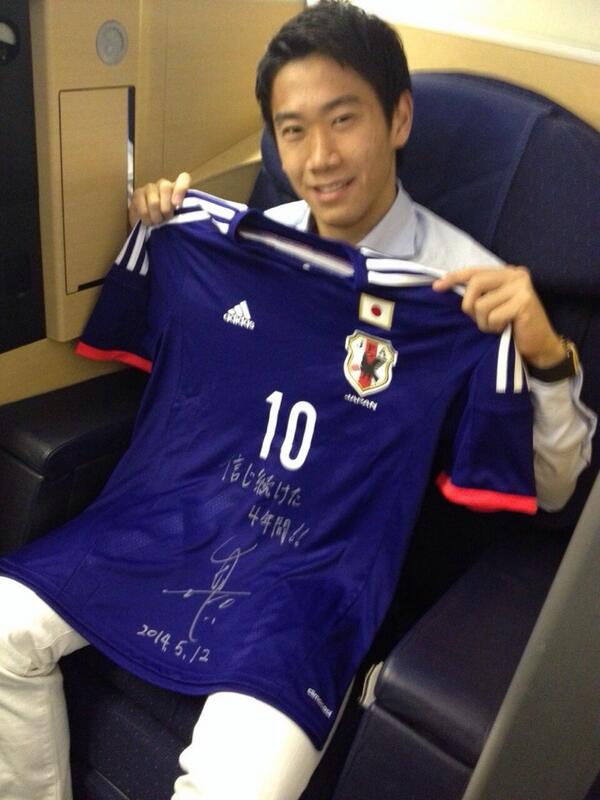 Shinji Kagawa 香川真司 W杯メンバーに選んで頂き とても嬉しく思っています いつも応援してくれるサポーターの皆様 家族 周りのスタッフのおかげでここまでくることができました W杯では僕の全てをぶつけて 結果を残します 日本の皆さん 共に戦