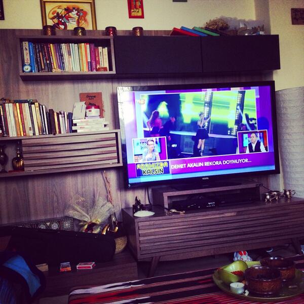 ebrshdrmz's tweet photo. Everyday @salihkececi @pelincini @tv8aramizda 😍😍😋😋📺😎 http://t.co/Xk5atyksOX