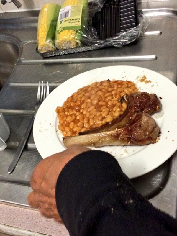 Seal Rocks :Wed 7 May  .. John's spartan meal ....  Yum.