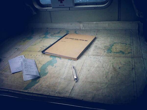 alrocksyd's tweet image. Make a safty line. Meja peta #navigationroom