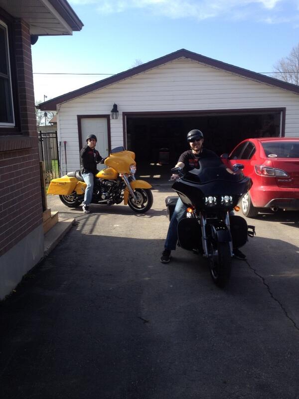 atrevitt's tweet photo. "Harley bros".  Beautyday to ride #badass    Hahahah. @butonhead @GusAnderson86 http://t.co/v14WunxHXM