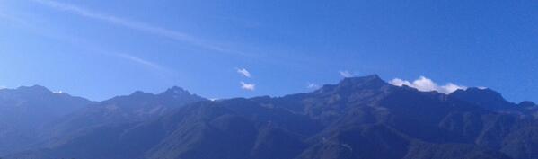 anaysbarbara's tweet photo. #Merida comienza la semana con una sierra preciosa como recién lavada y un cielo despejado...
Feliz Lunes!!! http://t.co/4Z4vZviCd8